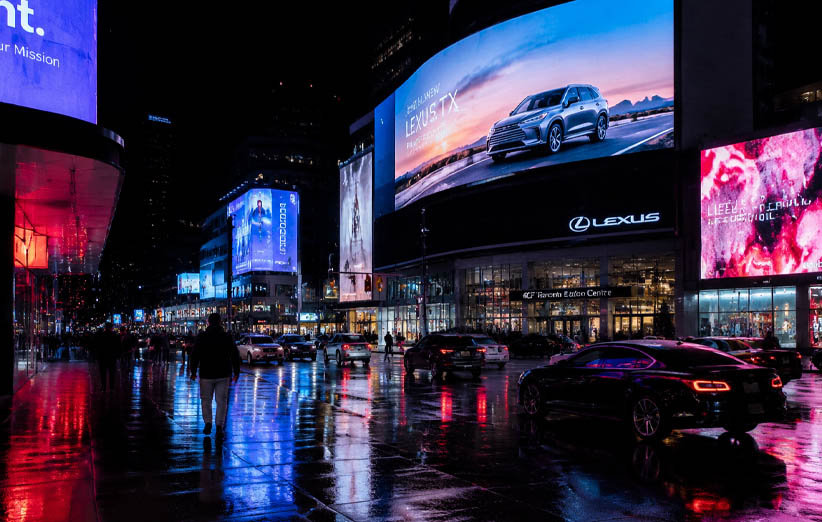 نقش نمایشگرهای LED در تبلیغات شبانه شهری